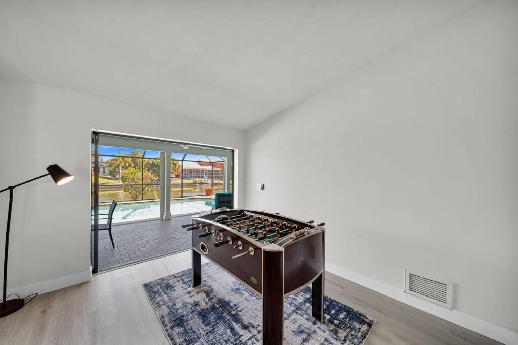 Luxury Waterfront Haven In Cape Coral - Dog-Friendly Escape With Private Pool Villa Luaran gambar