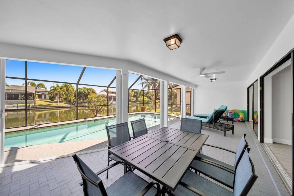 Luxury Waterfront Haven In Cape Coral - Dog-Friendly Escape With Private Pool Villa Luaran gambar