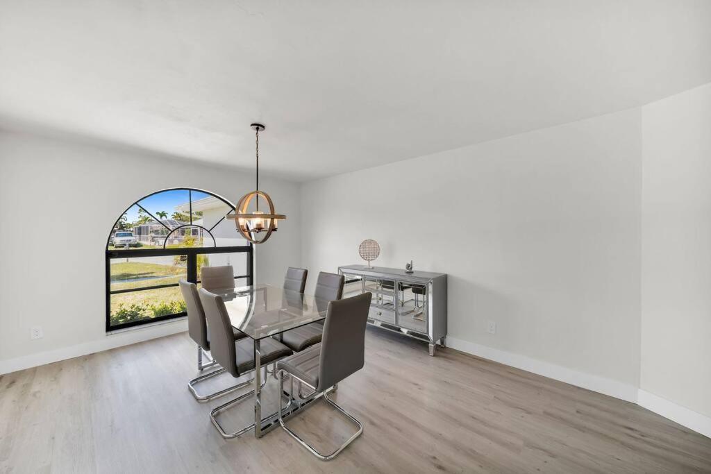 Luxury Waterfront Haven In Cape Coral - Dog-Friendly Escape With Private Pool Villa Luaran gambar