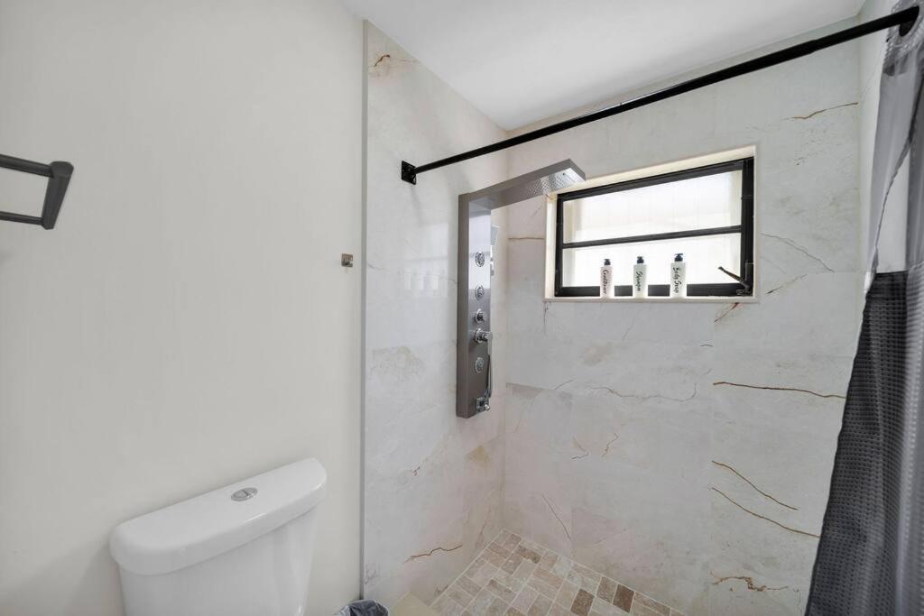 Luxury Waterfront Haven In Cape Coral - Dog-Friendly Escape With Private Pool Villa Luaran gambar