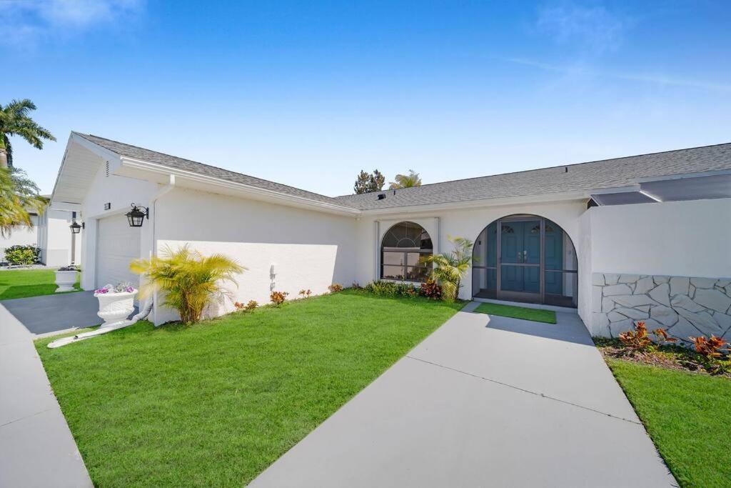 Luxury Waterfront Haven In Cape Coral - Dog-Friendly Escape With Private Pool Villa Luaran gambar