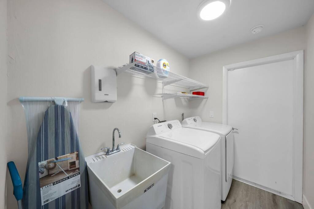 Luxury Waterfront Haven In Cape Coral - Dog-Friendly Escape With Private Pool Villa Luaran gambar