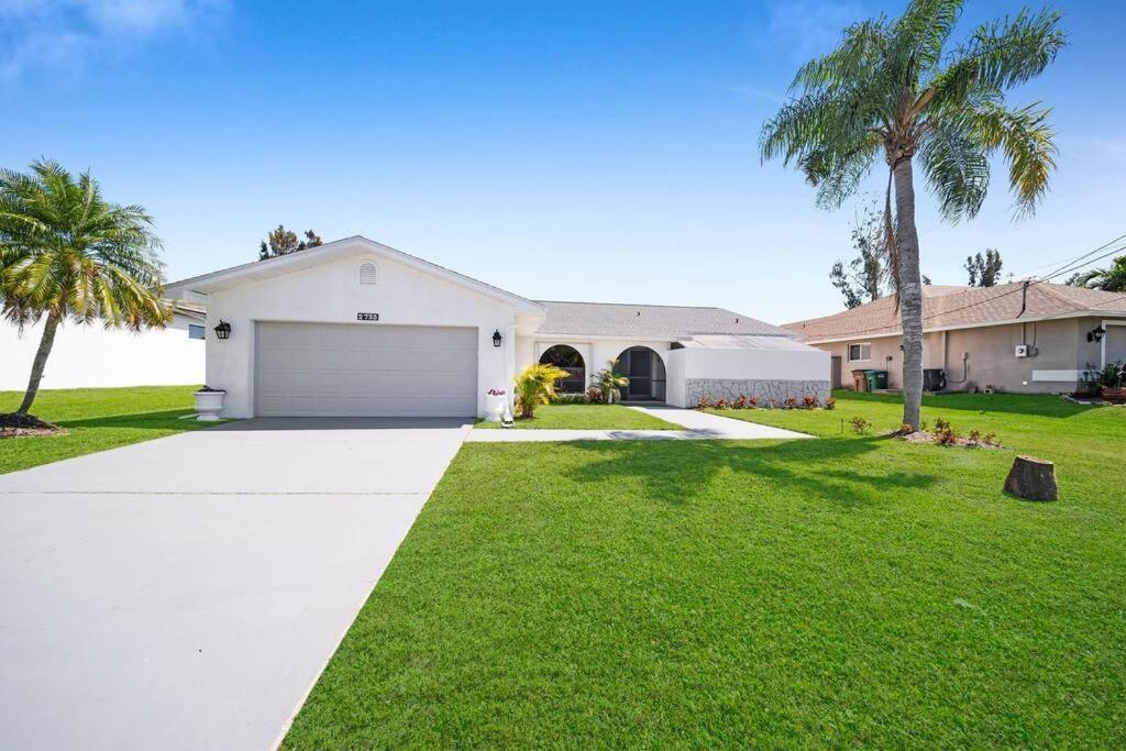 Luxury Waterfront Haven In Cape Coral - Dog-Friendly Escape With Private Pool Villa Luaran gambar