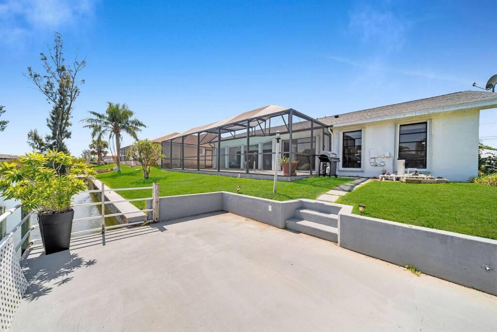Luxury Waterfront Haven In Cape Coral - Dog-Friendly Escape With Private Pool Villa Luaran gambar